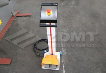 腳踏開(kāi)關(guān).jpg 腳踏開(kāi)關(guān).jpg