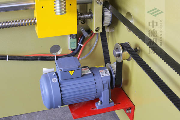 ZDP-4022強(qiáng)扭矩電機(jī)，后退料迅速，鋼絲同步帶精確更靜音.jpg