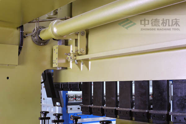 ZDPK-10032配有中德公司最新型扭軸同步裝置，強(qiáng)度高，能調(diào)節(jié)，專利技術(shù)