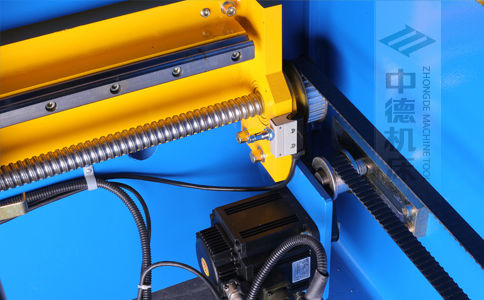 ZDPK-20032X軸配有滾珠絲桿及直線導(dǎo)軌，大功率伺服電機(jī)，鋼絲同步帶，能顯著提升X軸定位精度及速度 (2).jpg